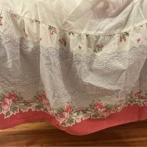 Vintage Shabby Chic Intima Bedskirt